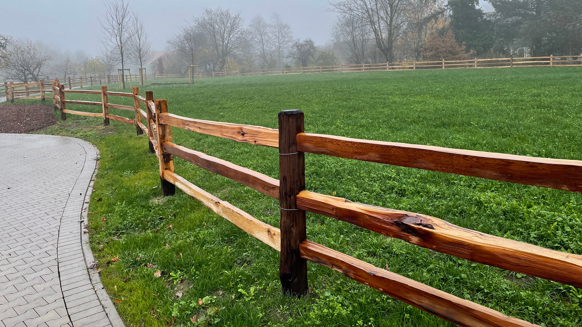 Farmland Zaun im Regen