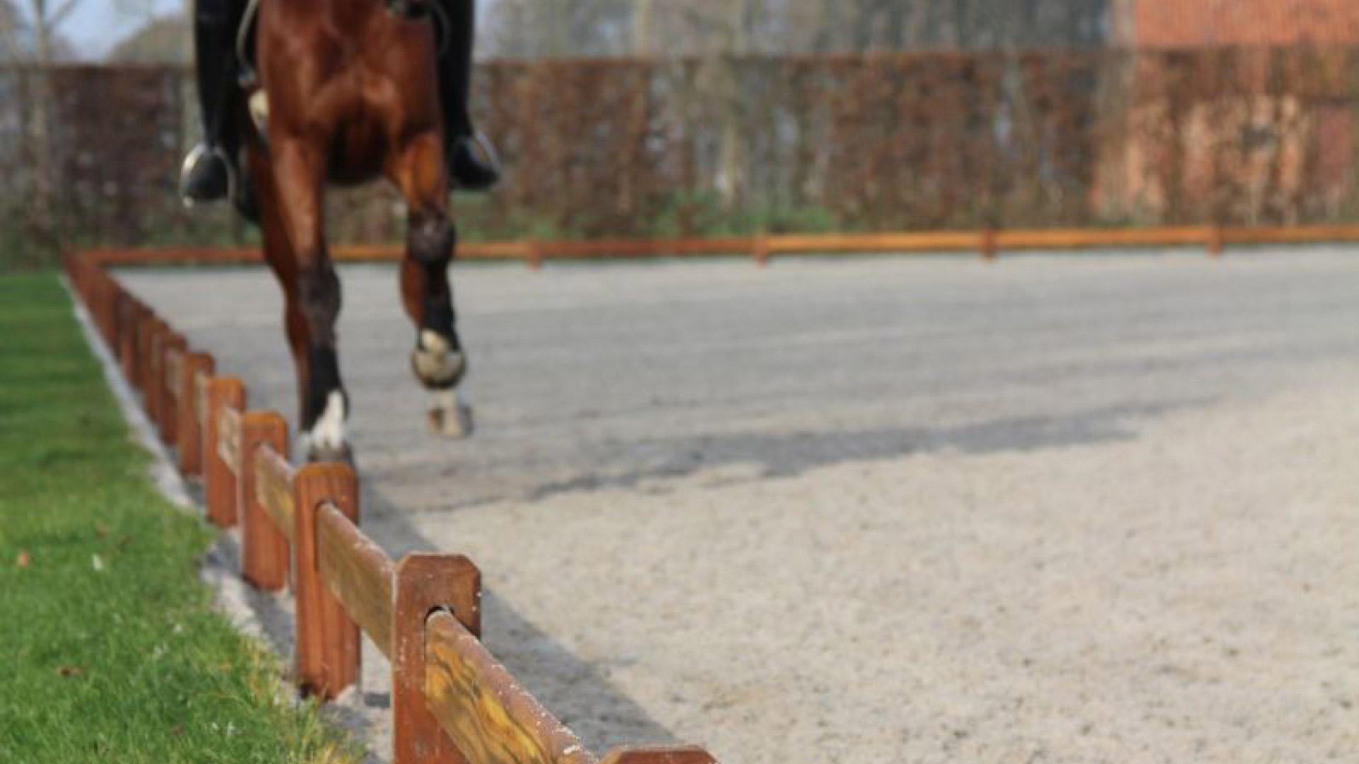 Reitplatz Dressurabgrenzung aus Holz