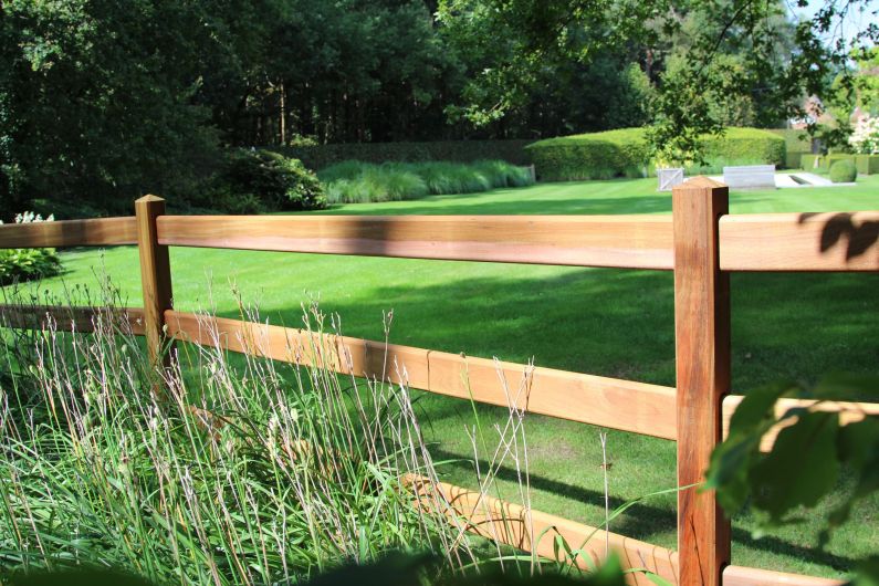 Koppelzaun: Gartenzaun aus Hartholz