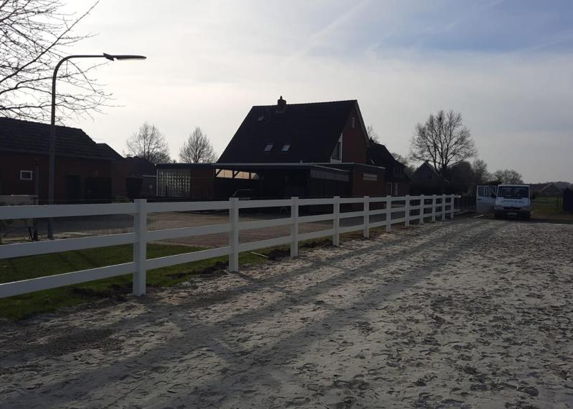 Reitplatzzaun Poda Dallas Zaun in weiss in Rhauderfehn